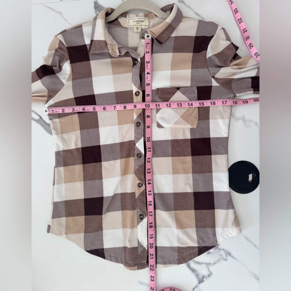 Women’s Small Plaid Button Down‎ - Picture 4 of 6
